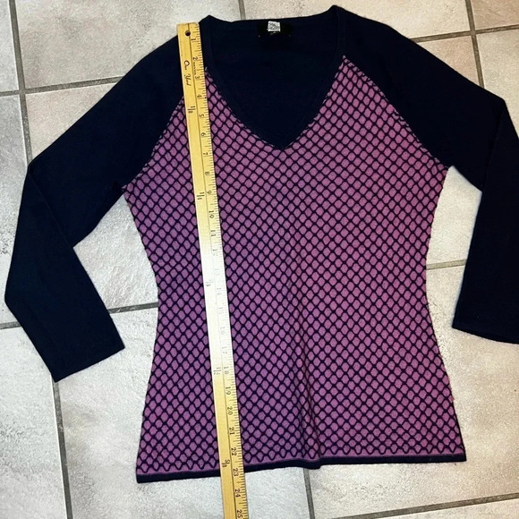 Saks Fifth Avenue lightweight sweater - Picture 4 of 8